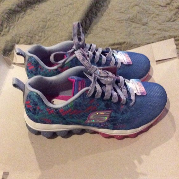 sketchers size 4